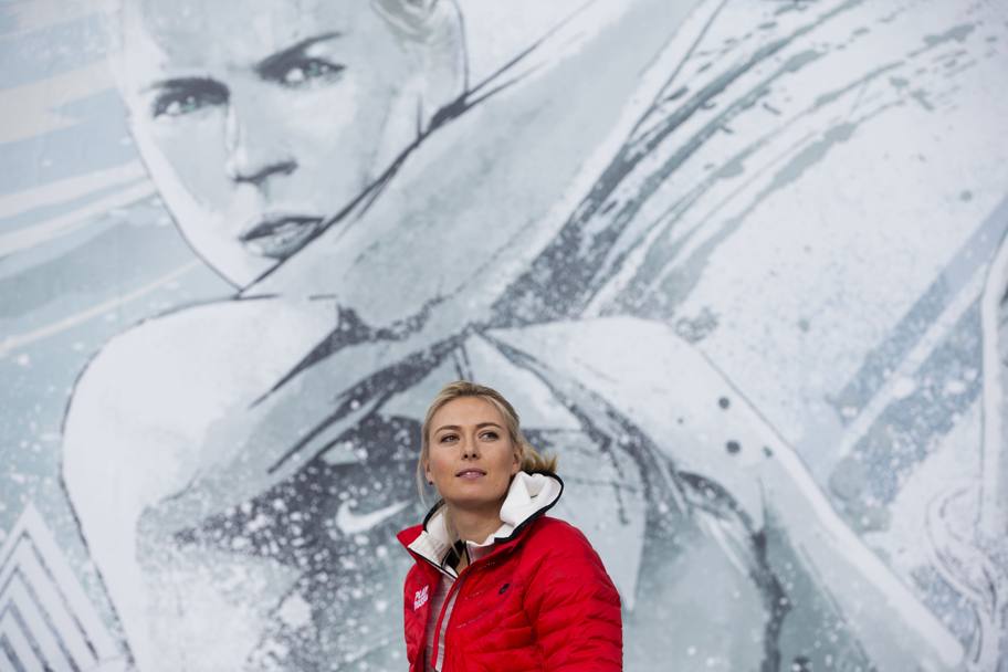 Posa per un ritratto alla Kafelnikov Tennis School di Sochi, in occasione dei Giochi invernali in Russia nel 2014 (LaPresse)